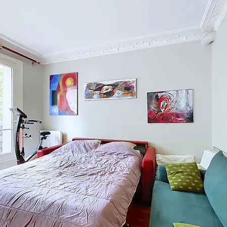 Charming Flat Near Montmartre